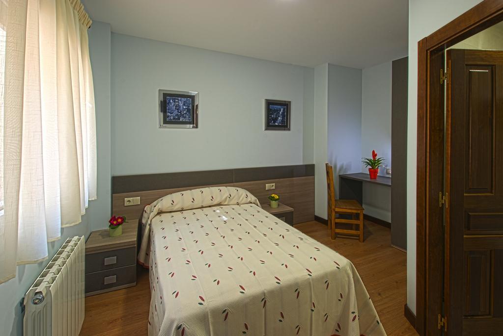 Hostal-Bar Restaurante "La Fuente" Rabe de las Calzadas ภายนอก รูปภาพ