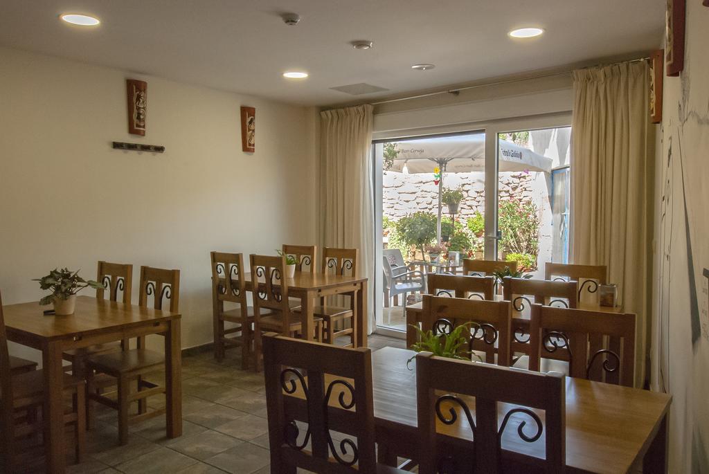 Hostal-Bar Restaurante "La Fuente" Rabe de las Calzadas ภายนอก รูปภาพ