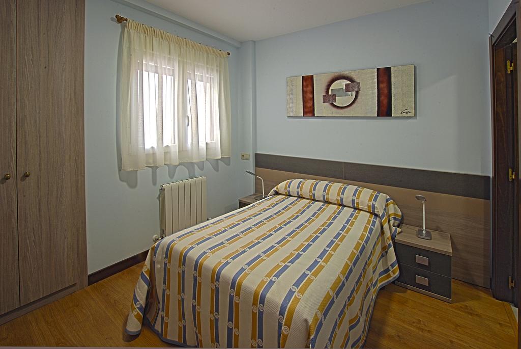 Hostal-Bar Restaurante "La Fuente" Rabe de las Calzadas ภายนอก รูปภาพ