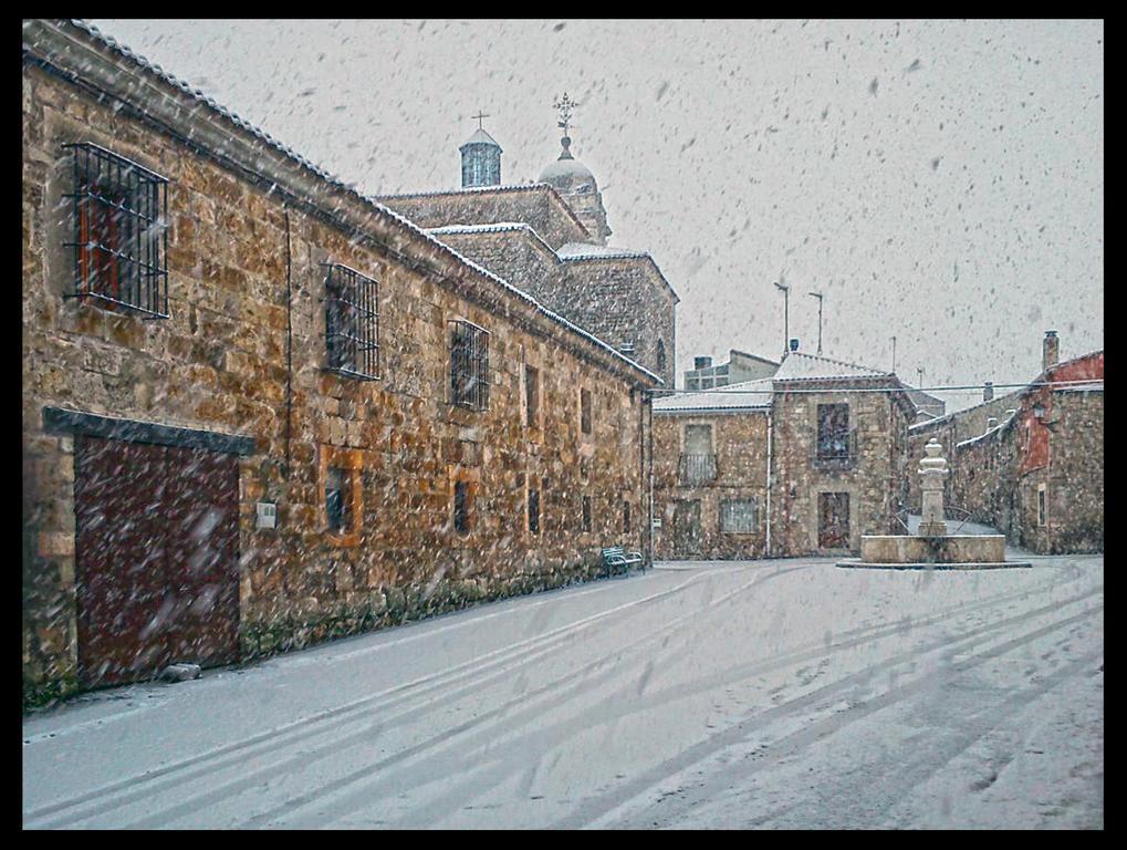 Hostal-Bar Restaurante "La Fuente" Rabe de las Calzadas ภายนอก รูปภาพ