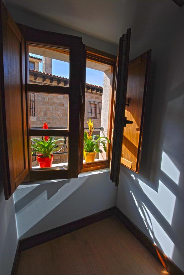 Hostal-Bar Restaurante "La Fuente" Rabe de las Calzadas ภายนอก รูปภาพ